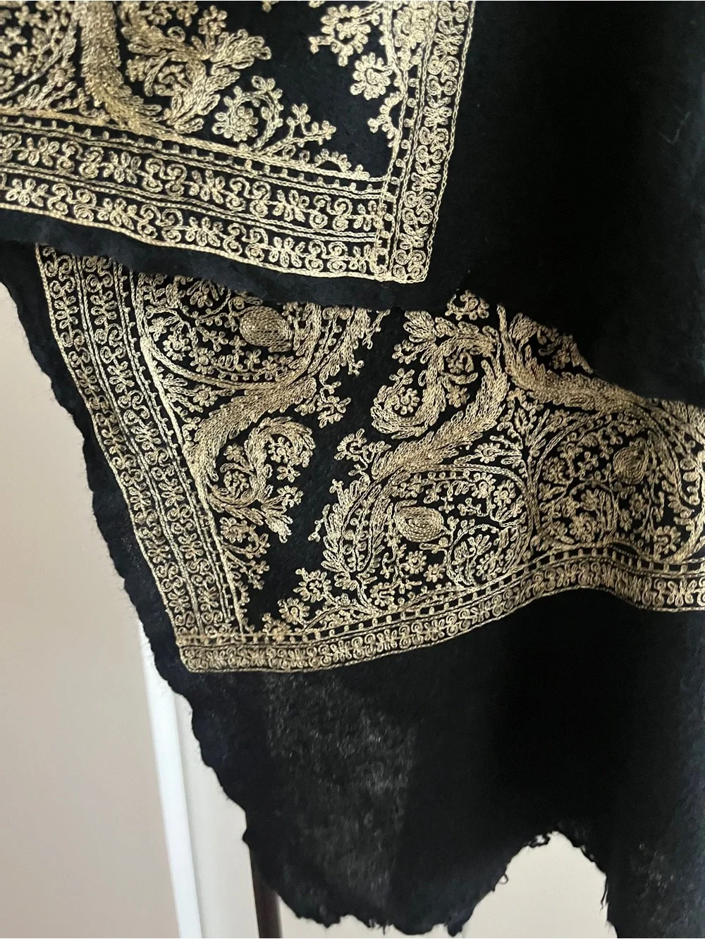 Stunning Kashmir 100% Wool Shawl Stole Black w Gold Silk Thread Full Embroidery